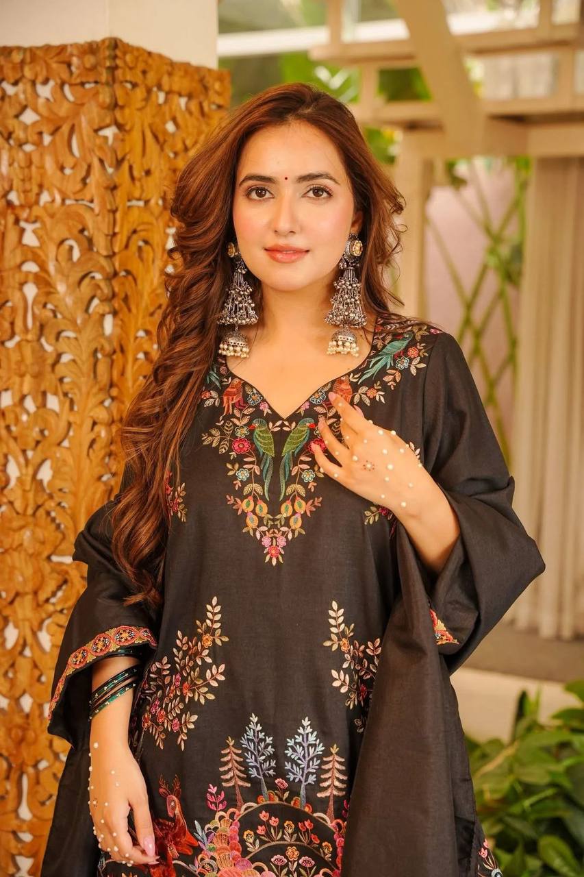 Black Pakistani Farshi Salwar Kameez Suit Set with Dupatta for Women